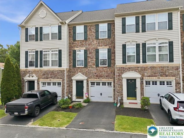 1648 Oakridge Lane, Hellertown Boro, PA 18055