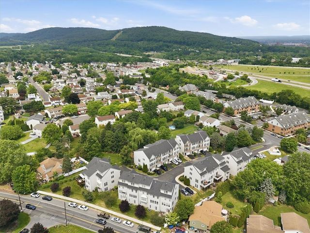 1648 Oakridge Lane, Hellertown Boro, PA 18055