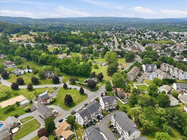1648 Oakridge Lane, Hellertown Boro, PA 18055