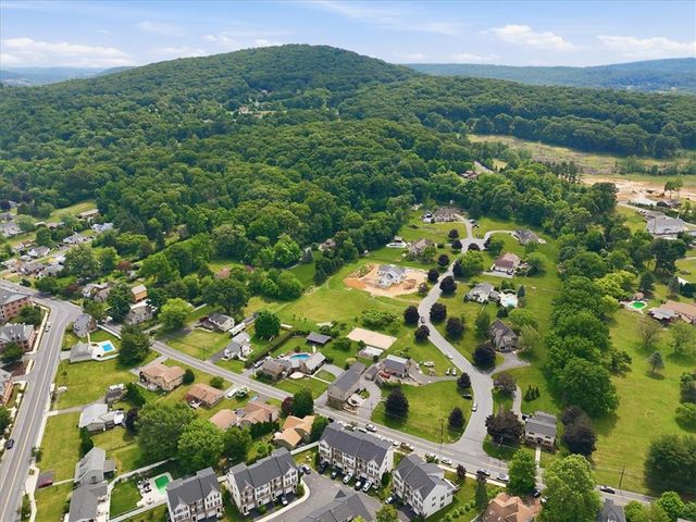 1648 Oakridge Lane, Hellertown Boro, PA 18055