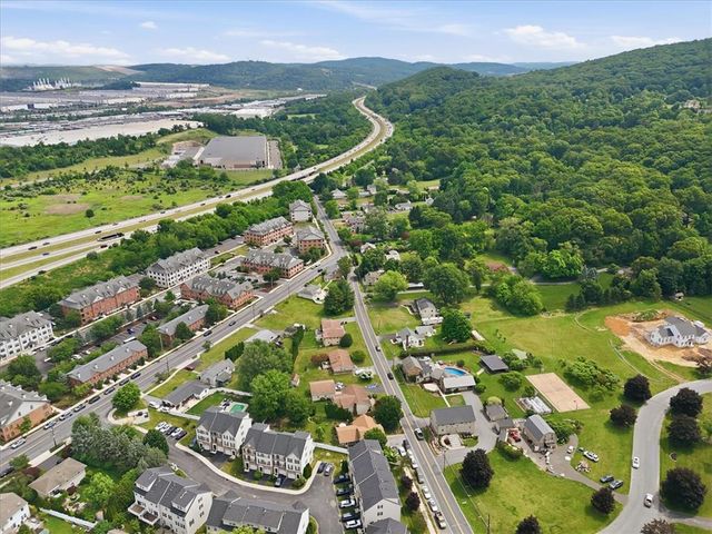 1648 Oakridge Lane, Hellertown Boro, PA 18055