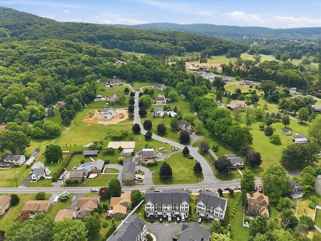 1648 Oakridge Lane, Hellertown Boro, PA 18055