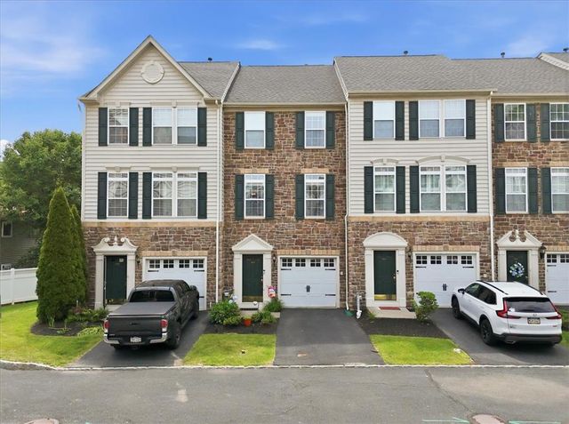 1648 Oakridge Lane, Hellertown Boro, PA 18055