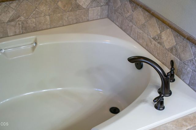 2747 NW Whitworth Way, Bend, OR 97703