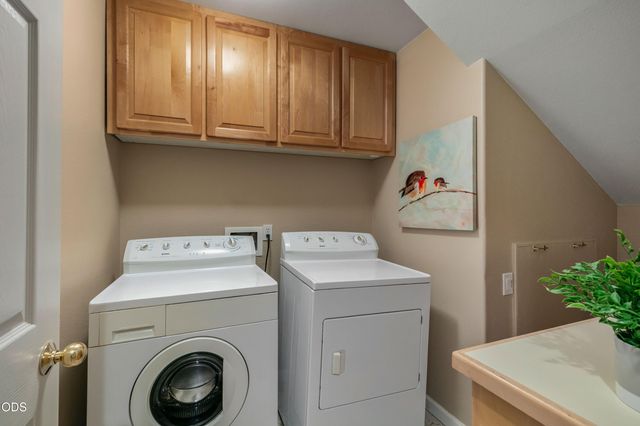2747 NW Whitworth Way, Bend, OR 97703