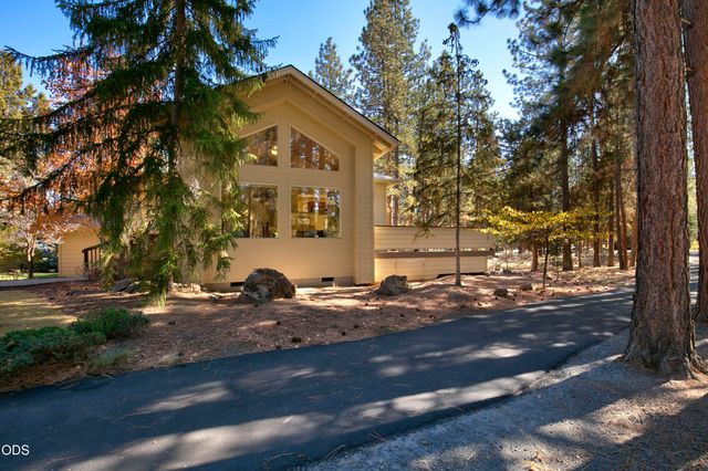 2747 NW Whitworth Way, Bend, OR 97703