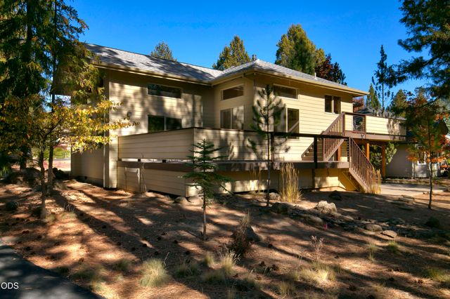 2747 NW Whitworth Way, Bend, OR 97703