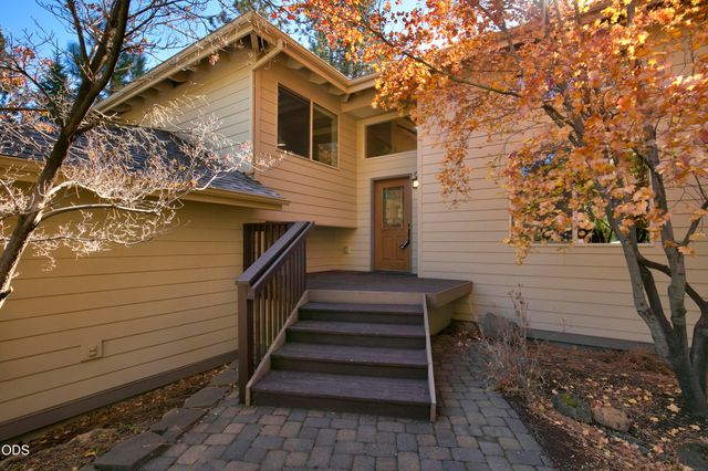 2747 NW Whitworth Way, Bend, OR 97703