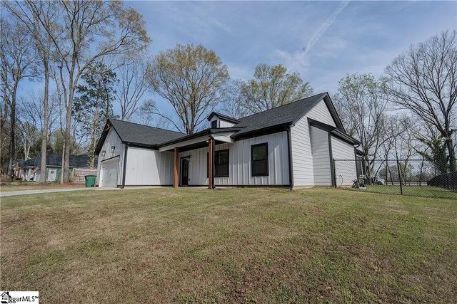 203 Mr Jim Lane, Clinton, SC 29325