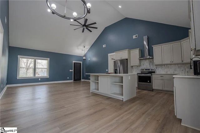 203 Mr Jim Lane, Clinton, SC 29325