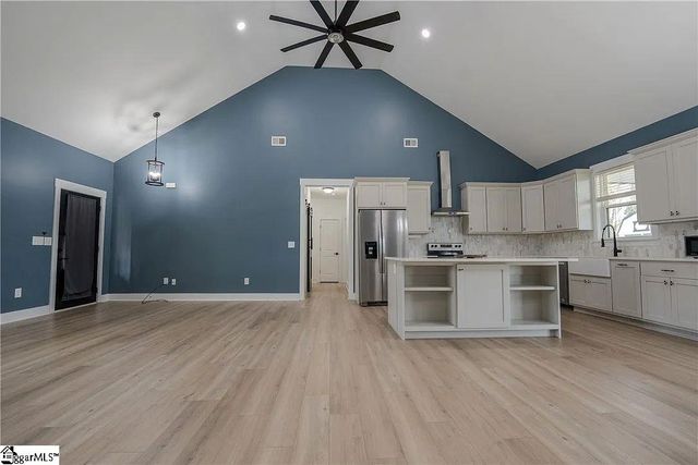 203 Mr Jim Lane, Clinton, SC 29325