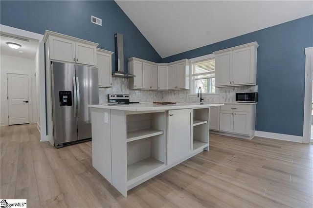 203 Mr Jim Lane, Clinton, SC 29325