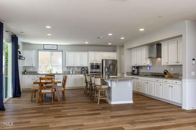 1408 Waterfall Lane, Bakersfield, CA 93311