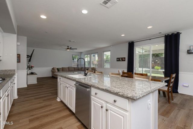 1408 Waterfall Lane, Bakersfield, CA 93311