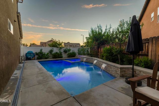1408 Waterfall Lane, Bakersfield, CA 93311