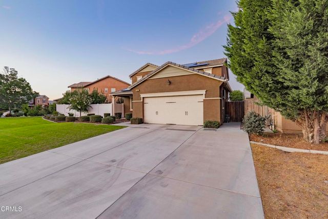 1408 Waterfall Lane, Bakersfield, CA 93311