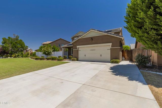 1408 Waterfall Lane, Bakersfield, CA 93311