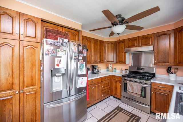 2611 W BELLE VISTA Court, West Peoria, IL 61604