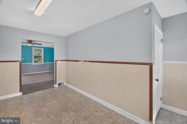 1653 E WHEAT RD, Vineland, NJ 08360