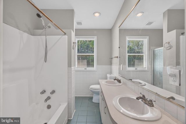 1653 E WHEAT RD, Vineland, NJ 08360