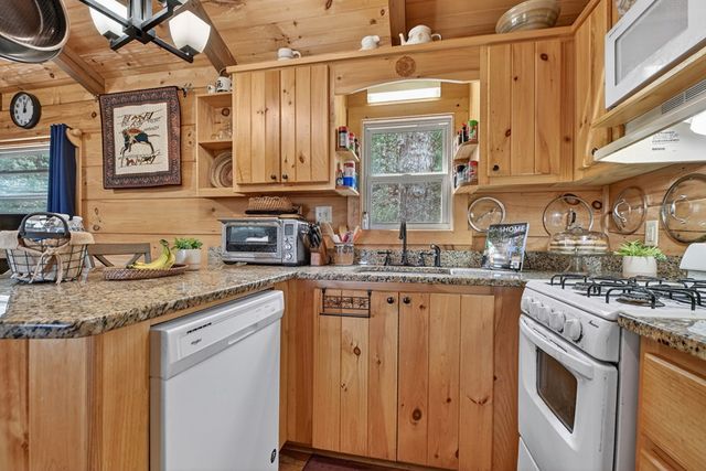 57 Meadow Hill, Morganton, GA 30560