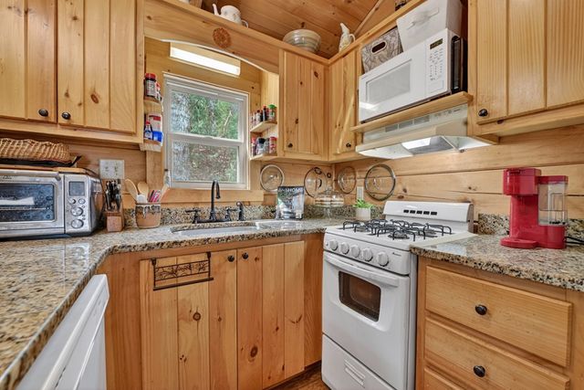 57 Meadow Hill, Morganton, GA 30560