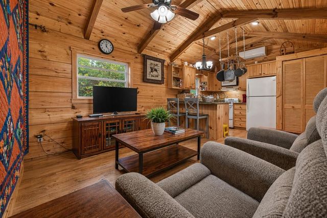 57 Meadow Hill, Morganton, GA 30560