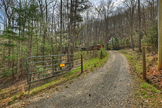 57 Meadow Hill, Morganton, GA 30560