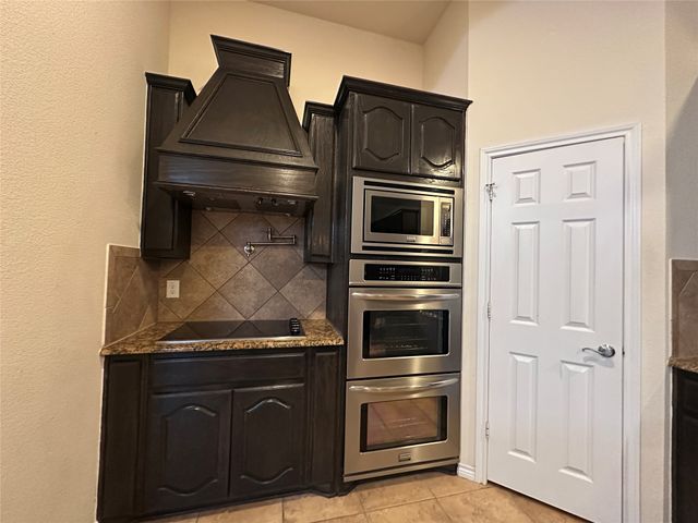 702 Carolyn T Hunt Drive, Cedar Hill, TX 75104