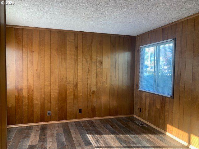 1672 Nw DOGWOOD St, Roseburg, OR 97471