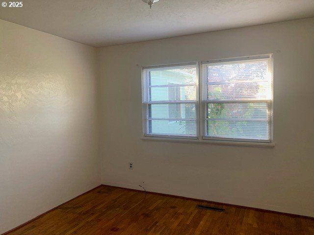 1672 Nw DOGWOOD St, Roseburg, OR 97471