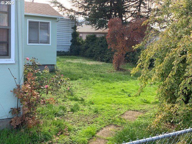 1672 Nw DOGWOOD St, Roseburg, OR 97471