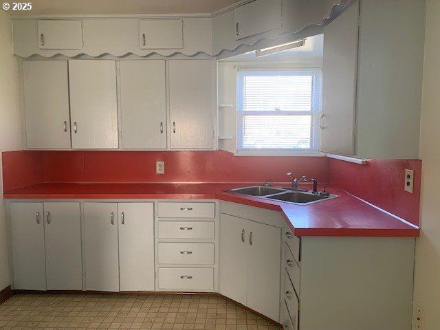 1672 Nw DOGWOOD St, Roseburg, OR 97471