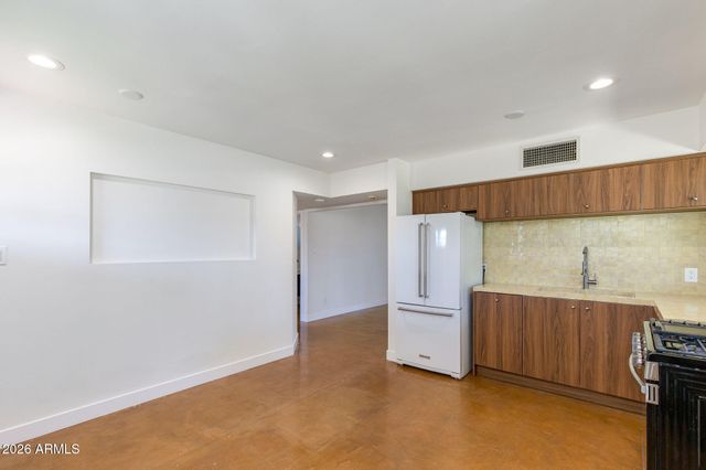3412 E TURNEY Avenue, Phoenix, AZ 85018