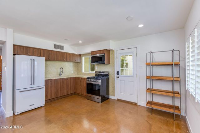 3412 E TURNEY Avenue, Phoenix, AZ 85018