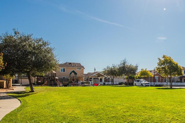 12782 Rogge Village Loop, Salinas, CA 93906