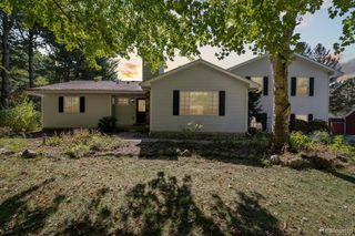 2860 E Coon Lake Road, Howell, MI 48843