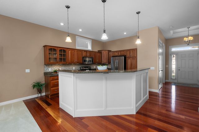 3179 Meridith Way, Bettendorf, IA 52722