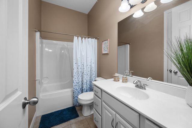 3179 Meridith Way, Bettendorf, IA 52722