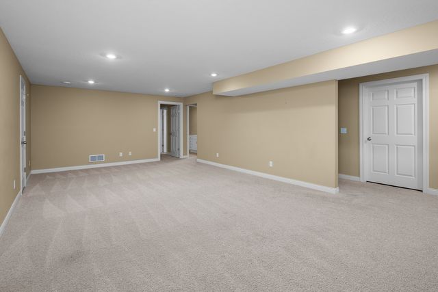 3179 Meridith Way, Bettendorf, IA 52722