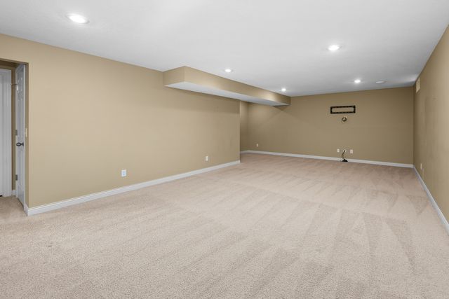 3179 Meridith Way, Bettendorf, IA 52722