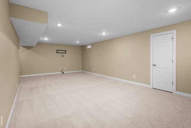 3179 Meridith Way, Bettendorf, IA 52722