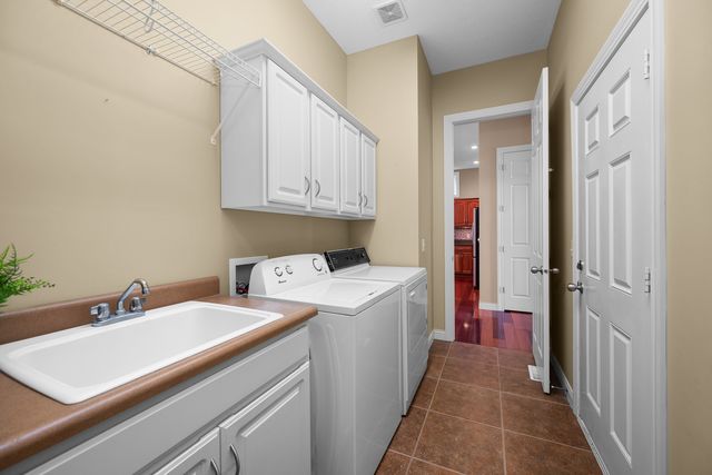 3179 Meridith Way, Bettendorf, IA 52722