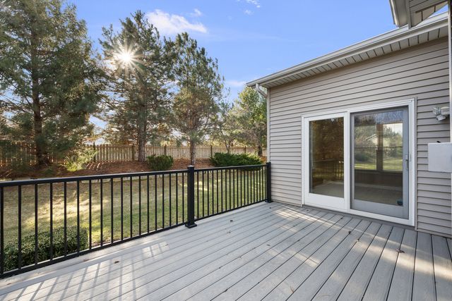 3179 Meridith Way, Bettendorf, IA 52722