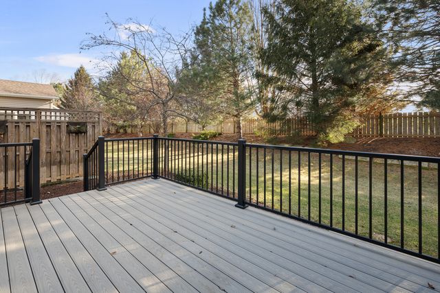 3179 Meridith Way, Bettendorf, IA 52722