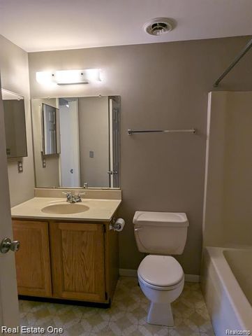 302 E Ann Arbor Trail, Plymouth, MI 48170