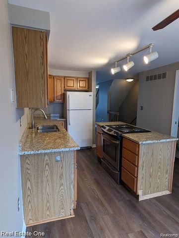 302 E Ann Arbor Trail, Plymouth, MI 48170