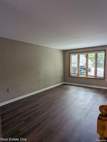 302 E Ann Arbor Trail, Plymouth, MI 48170