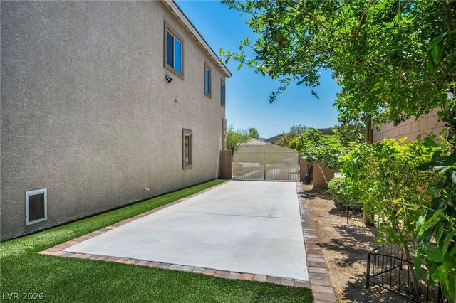 1636 Blue Cliffs Avenue, Henderson, NV 89014