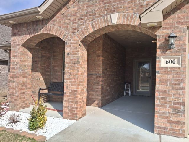 600 Gala Circle, Bentonville, AR 72712